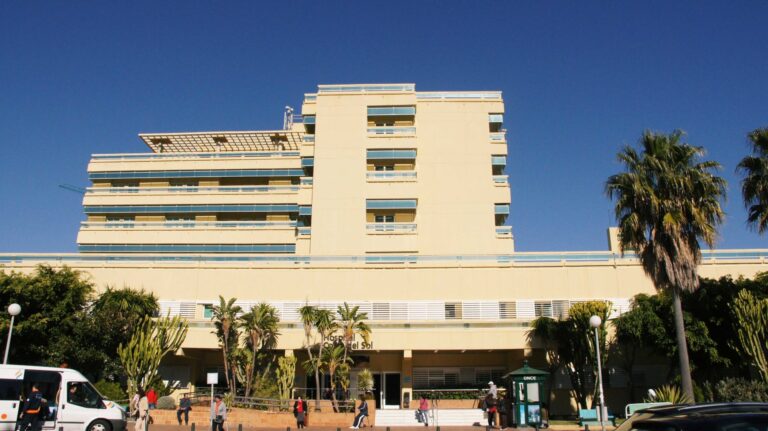El Hospital Costa del Sol condena la agresión sufrida por una médica y dos enfermeras en Urgencias