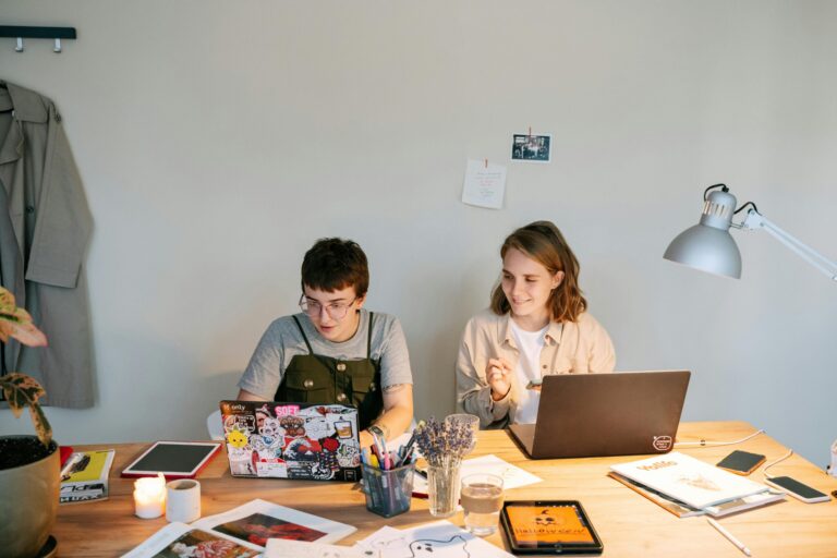 Abierto el plazo de becas para que los jóvenes andaluces se formen en la Unión Europea y la Acción Exterior