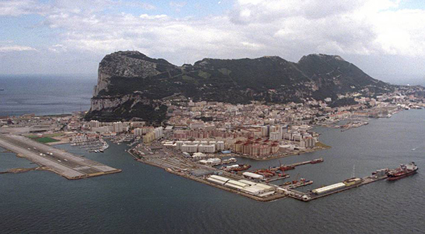 Portada - Shell operara la planta de GNL en el puerto de Gibraltar 6 - Al Sol de la Costa