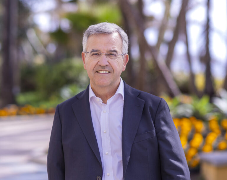 García Urbano( PP ) inicia la campaña electoral con el objetivo prioritario de la Universidad y que los ciudadanos valoren lo conseguido en Estepona