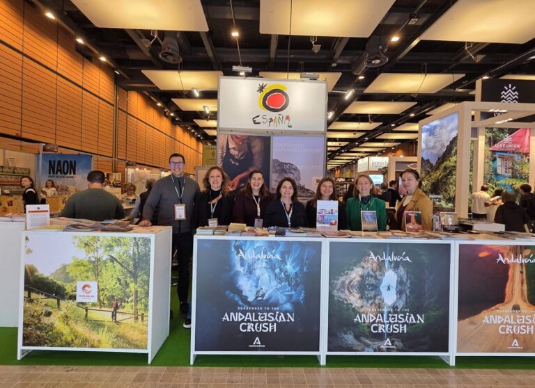 Portada - turismo costa del sol promociona su oferta de senderismo y de turismo activo en el salon du randonneur de lyon. una de las principales ferias de senderismo de europa - Al Sol de la Costa