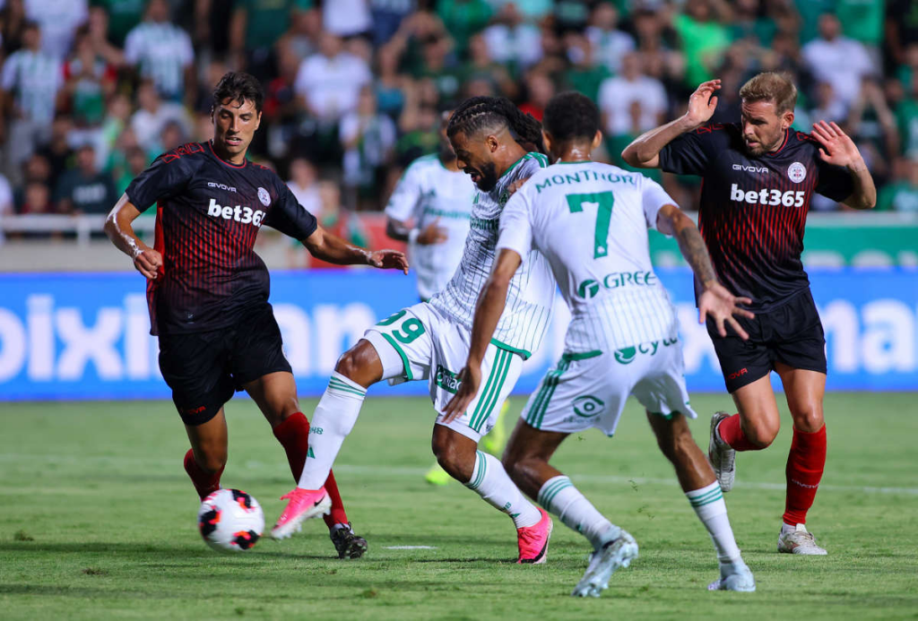 El Lincoln, sin gol, pierde en Chipre y se jugará con el Larne un puesto en la Conference League(1-0) - image ch - Al Sol de la Costa