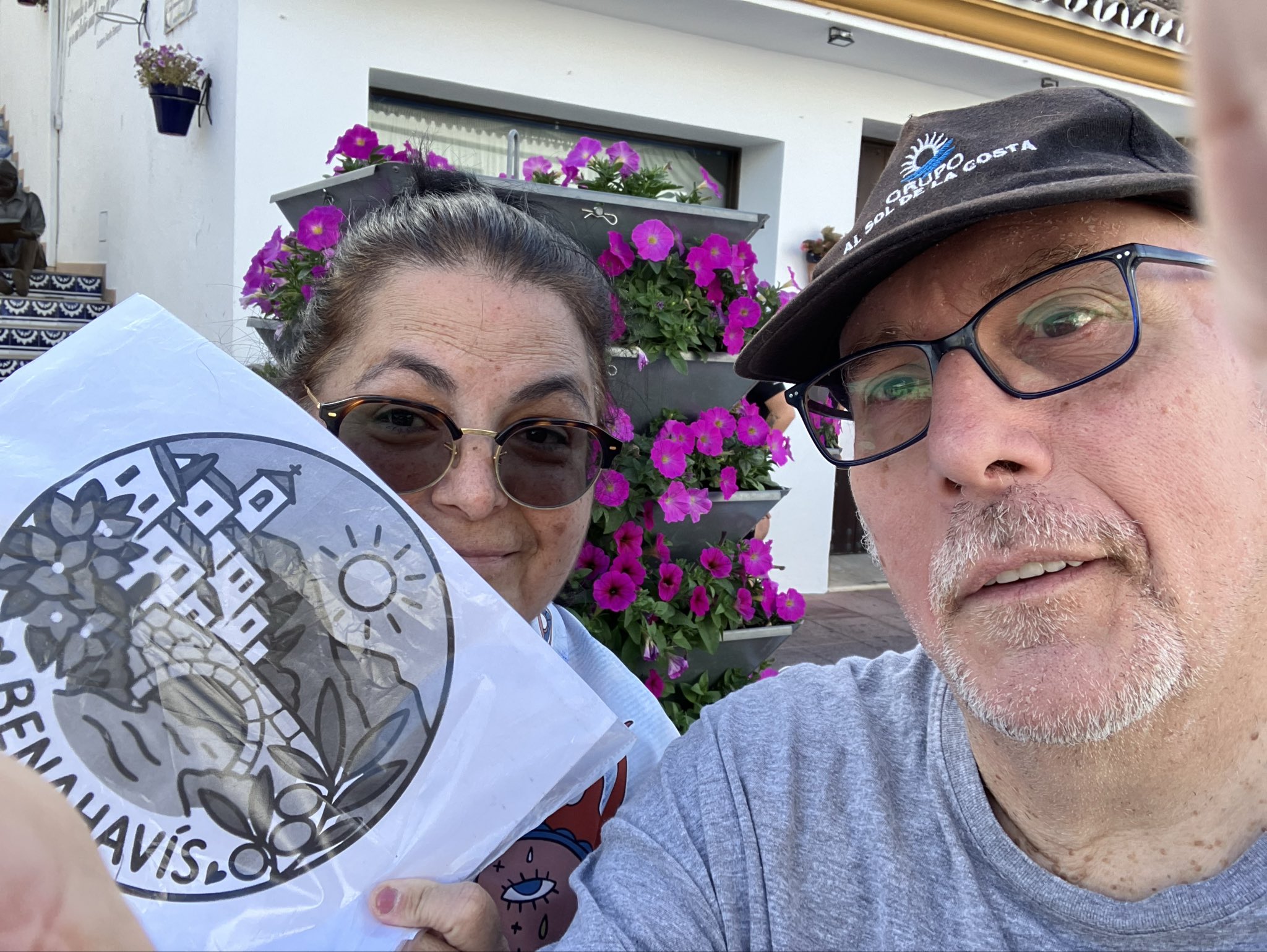 Gran éxito de la 2ª edición del Concurso Urbano de Pintura de Alcantarillas de Benahavis - Al Sol de la Costa
