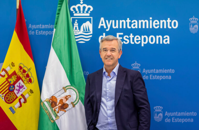 Contacto - foto alcalde de estepona - Al Sol de la Costa